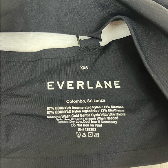 NWT Everlane The Invisible V Neckline Seamless Cup Adjustable Strap Bra Black - Picture 5 of 13
